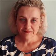 Profesora de Lengua y Literatura españolas, con amplia experiencia docente y en el mundo editorial.